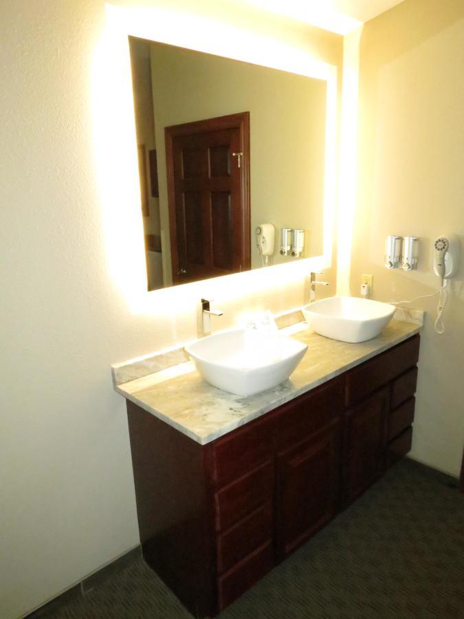 Edgewater Hotel And Suites Put-in-Bay Zewnętrze zdjęcie